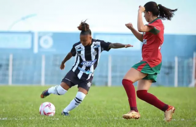 Lance de Operrio e Portuguesa no Estadual Feminino (Foto: Rodrigo Moreira/FFMS)