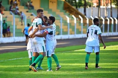 Jogadores do Pantanal celebram gol no Estadual (Foto: @flavio.rene)