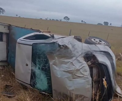 Carro que a vtima conduzia ficou destrudo. (Foto: Direto das Ruas)