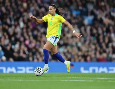 Bia Zaneratto foi um dos destaques na vitria sobre a Inglaterra (Foto: Lvia Villas Boas/CBF)