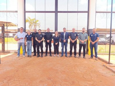 Autoridades e equipe t�cnica conferiram andamento das obras.