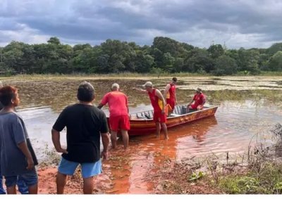 Bombeiros durante buscas a corpo de adolescente. (Foto: Divulga��o)