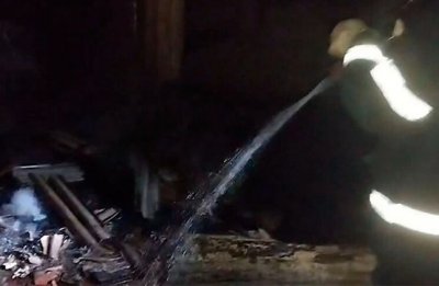 Inc�ndio destr�i casa em Corumb�; moradora suspeita de a��o criminosa