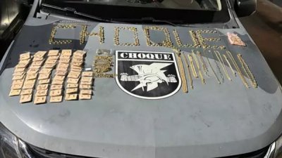 Aneis, brincos, pusleiras e correntes que estavam enterradas (Foto: Divulga��o | BPChoque)