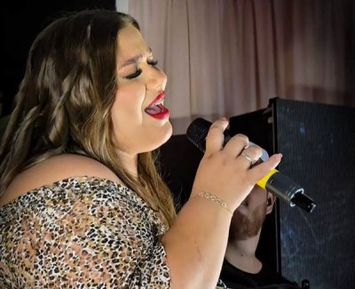Gleici Helena come�ou a cantar ainda na inf�ncia e tem carreira profissional h� 6 anos. (Foto: Arquivo Pessoal)
