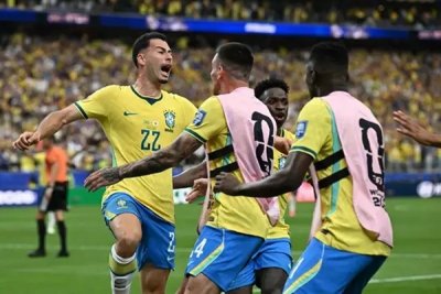 Martinelli comemorando gol nos �ltimos minutos da partida (Foto: Divulga��o / Lance)