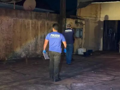 Equipes da Pol�cia Cient�fica estiveram no im�vel para realizar os procedimentos no local (Foto: Jornal da Nova)
