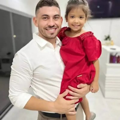 Na imagem mais recente, pai e filha ainda dividiam o mesmo sorriso (Foto: Arquivo pessoal)