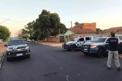 Equipes participam do cumprimento de mandados durante a Opera��o Janus (Foto: Site Hoje Mais)