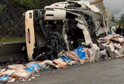 MORRETES Sul-mato-grossense morre durante acidente com carreta no Paran� 31 julho 2026 - 06h13Por Da Reda��o  Destro�os do caminh�o e carga de frios espalhada na pista da rodovia federal. - Cr�dito: (CBN).