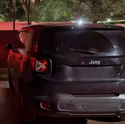 Jeep Renegade que foi roubado, ap�s ser recuperado pela Pol�cia Militar (Foto: Direto das Ruas)