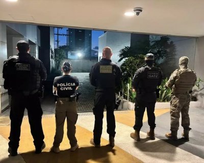 Policiais durante cumprimento de mandados durante a opera��o nesta quarta-feira (Foto: Divulga��o | PF)