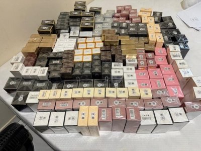 Perfumes importados apreendidos durante a Opera��o Perfume de Mulher (Foto: Divulga��o/Receita Federal)
