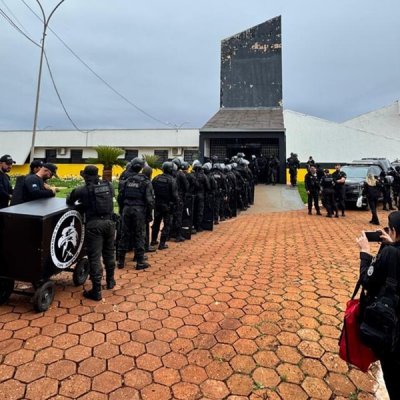 Policiais penais e equipes do Cope durante opera��o de revista na PED, nesta quarta-feira (Foto: Divulga��o/Agepen)